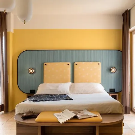 Jolly Roger Hotel