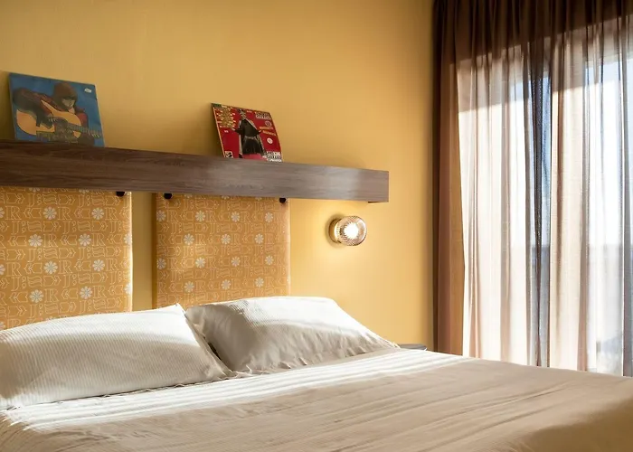 Jolly Roger Hotel 3*